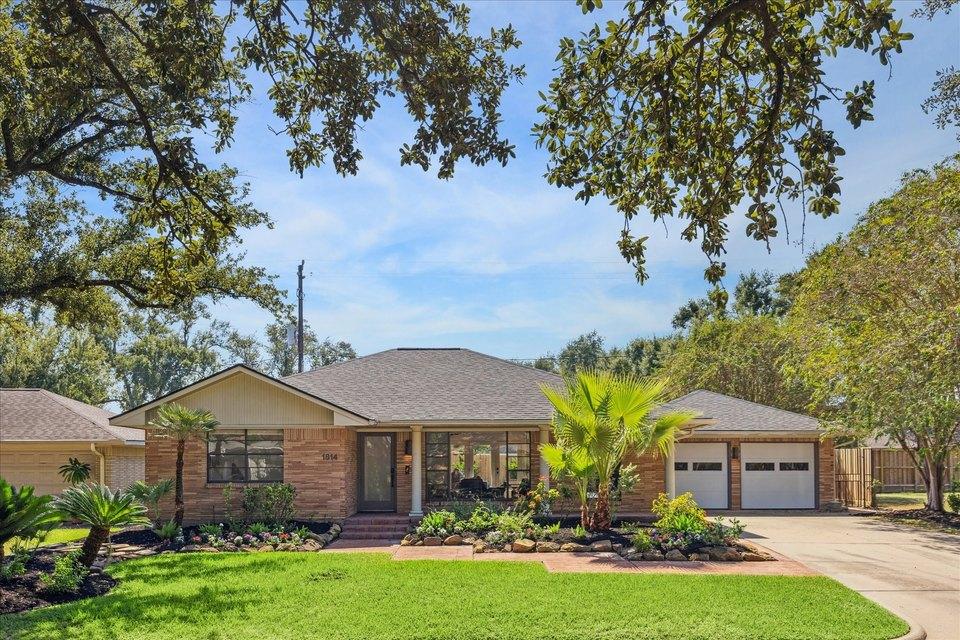 Lazybrook-Timbergrove home facade — Houston TX